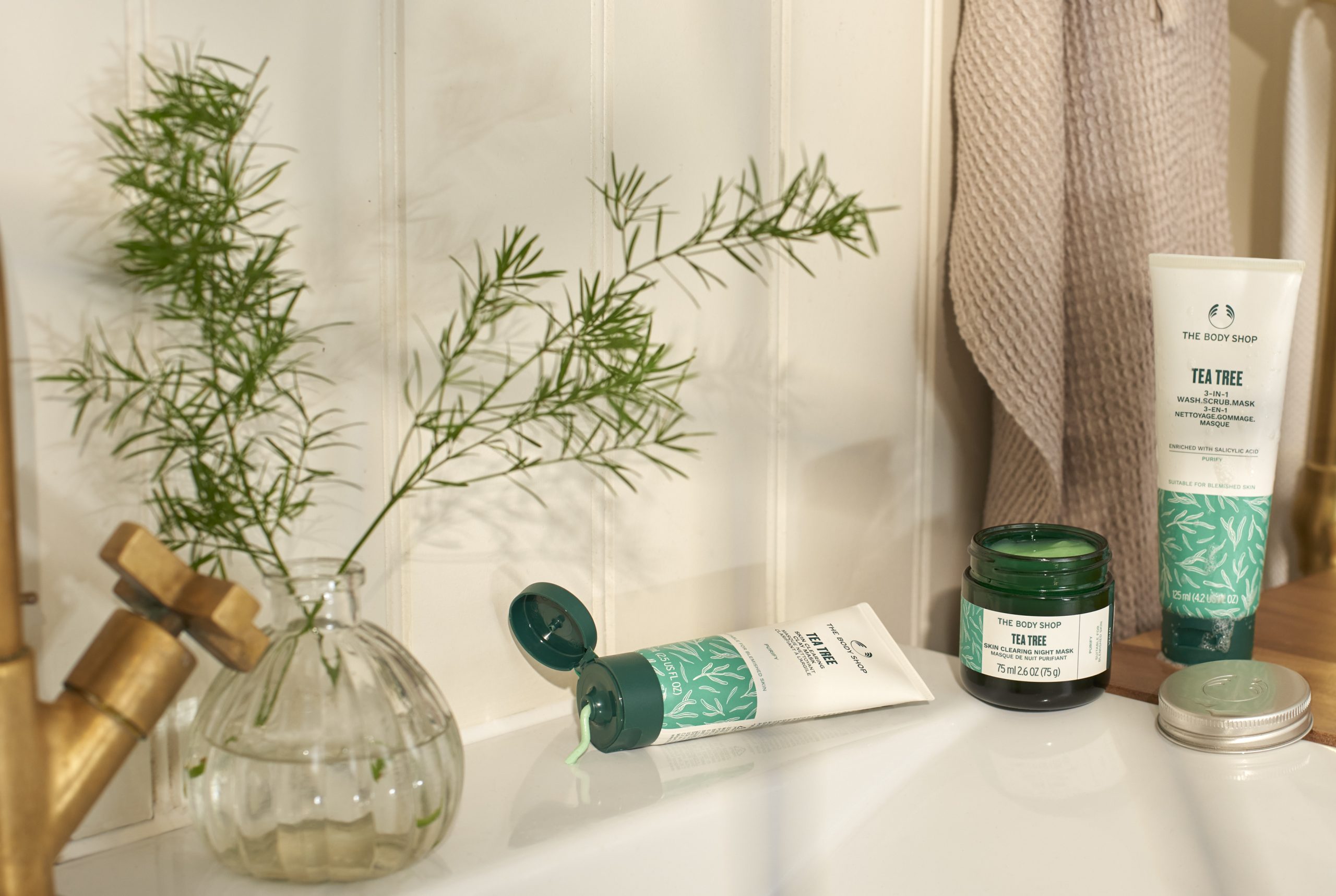 Tea Tree 3-në-1 Larës, Scrub, Maskë
