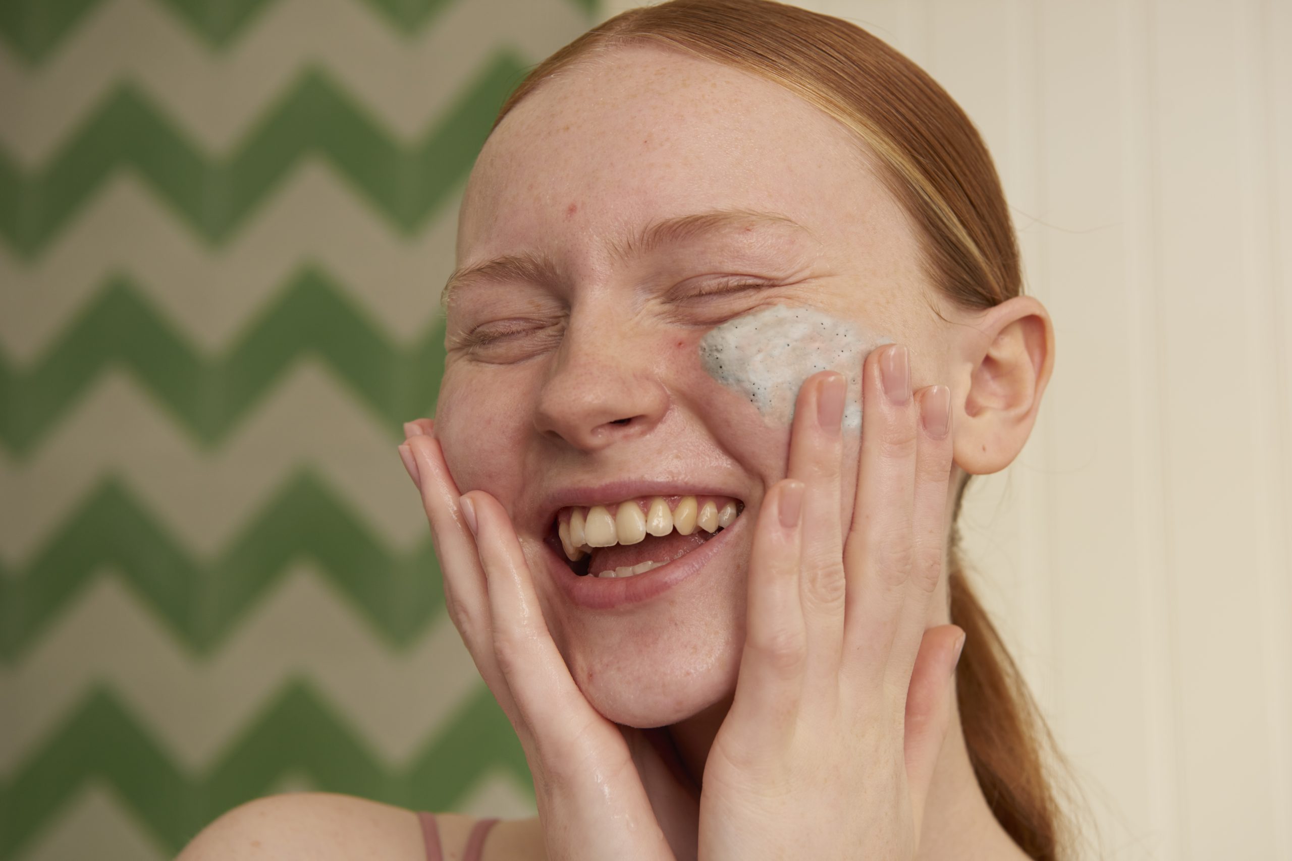 Tea Tree 3-në-1 Larës, Scrub, Maskë